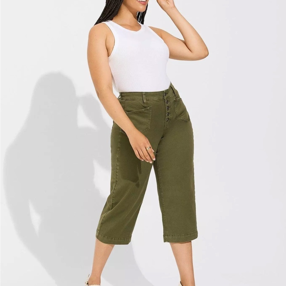 TORRID Cropped Wide Leg Stretch Twill Cropped Pants